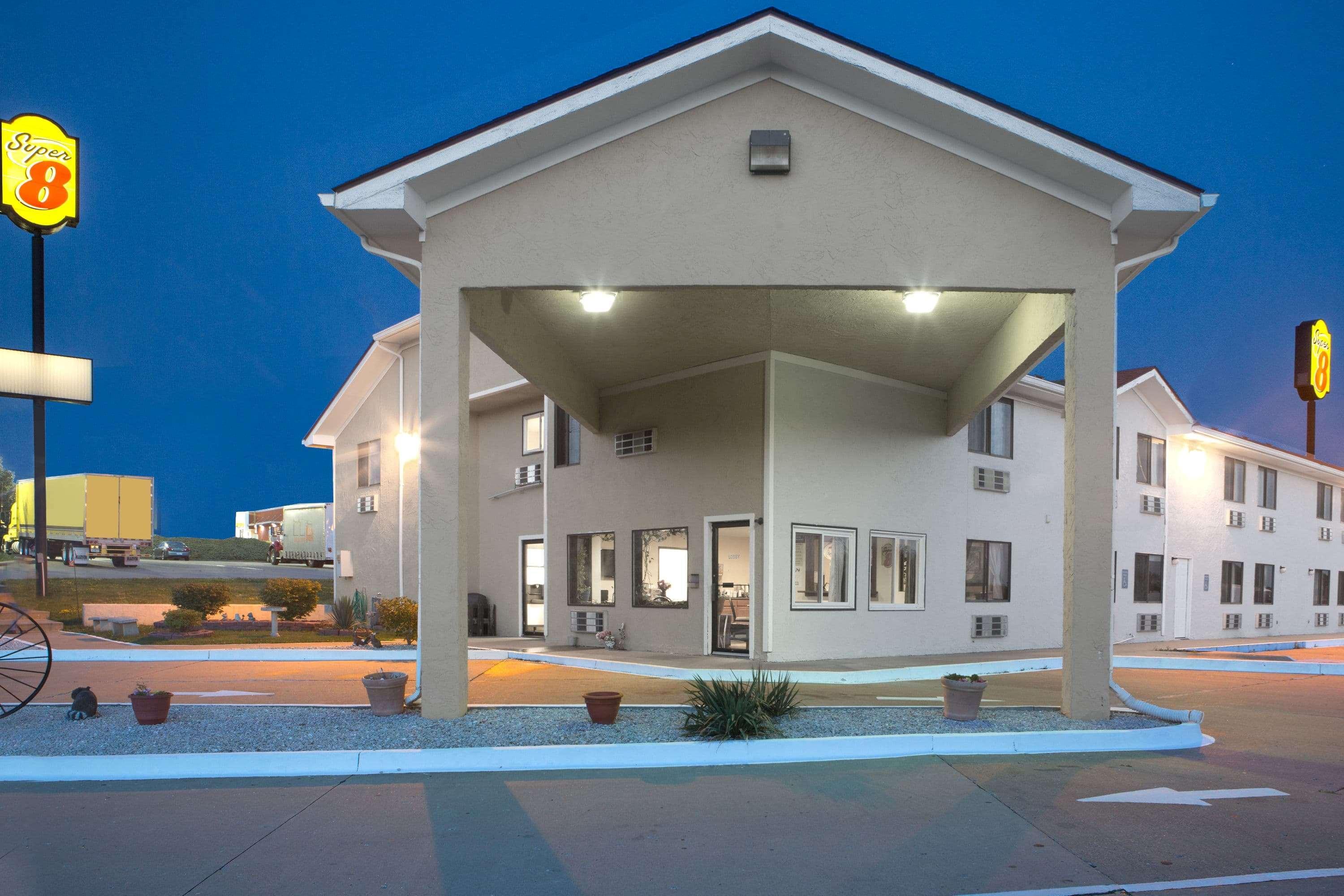Super 8 By Wyndham Boonville Exteriér fotografie
